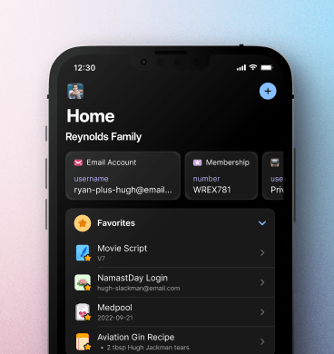 屏幕上的智能手机上显示的是 Reynolds 家 1Password 帐户，上面有流媒体帐户、电子邮件帐户、医疗记录和文档的登录信息。